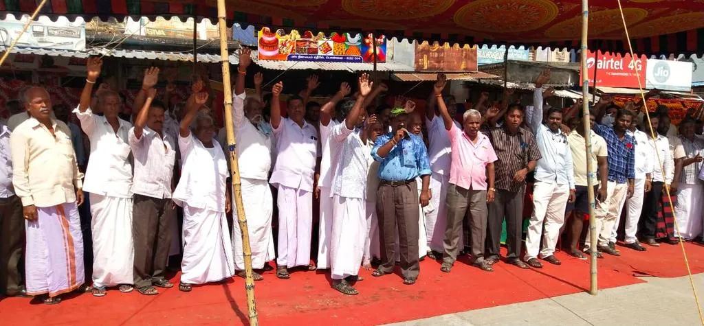 Vellore should not ...we want Ranipettay  ... people strike!